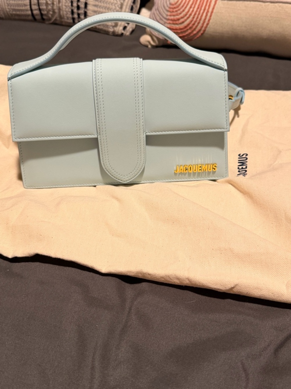 Jacquemus baby blue leather shoulder bag with gold logo - Picture 5 of 13